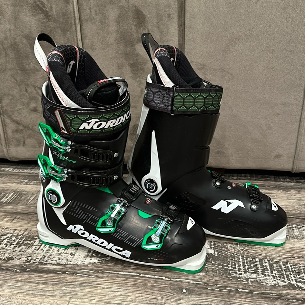 Nordica Speed Mahine 120 Flex Sz 30.0 Like new! Worn one time.